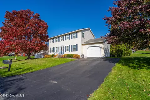 1 Cayuga Ct, Albany, NY 12208