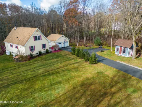 536 Mcchesney Ave Ext, Troy, NY 12180