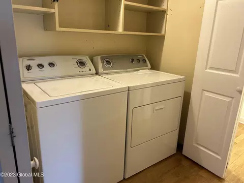 39 Commonwealth Dr, Glenmont, NY 12077 photo 9