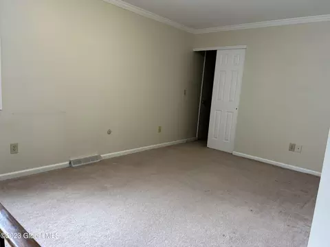 39 Commonwealth Dr, Glenmont, NY 12077 photo 11