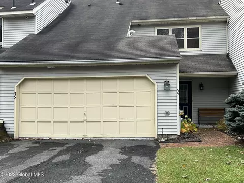 39 Commonwealth Dr, Glenmont, NY 12077 photo 2