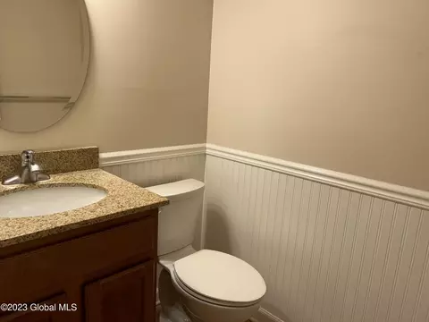 39 Commonwealth Dr, Glenmont, NY 12077 photo 8