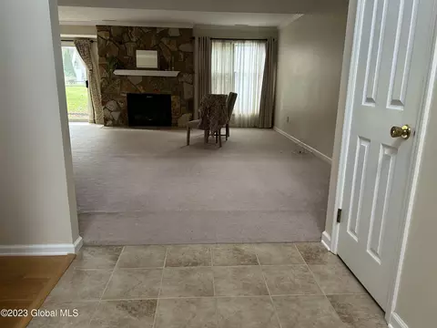 39 Commonwealth Dr, Glenmont, NY 12077 photo 3