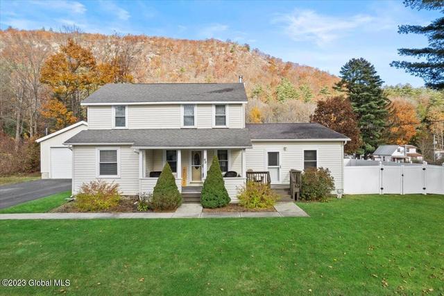 49 Oak St, Warrensburg, NY 12885