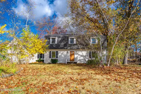 143 Acorn Dr, Glenville, NY 12302