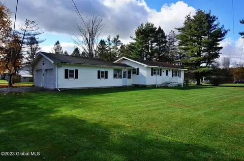 8 Mailbox Way, Eagle Bridge, NY 12057