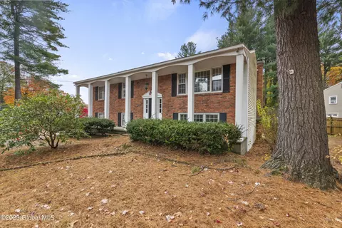 3186 Lone Pine Rd, Schenectady, NY 12303