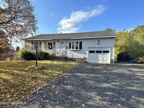 2 Crestone Rd, Albany, NY 12205