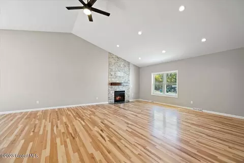 910 Duff Bambury Ct, Schenectady, NY 12306 photo 13