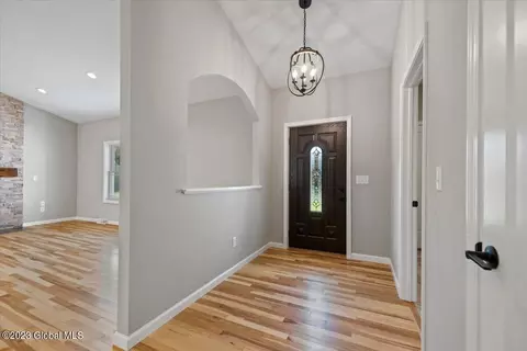 910 Duff Bambury Ct, Schenectady, NY 12306 photo 11