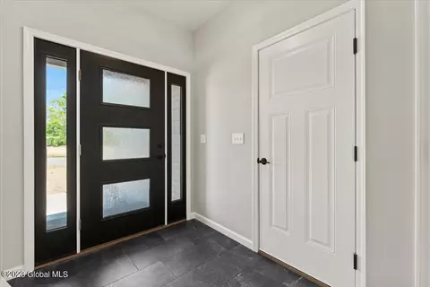910 Duff Bambury Ct, Schenectady, NY 12306 photo 3