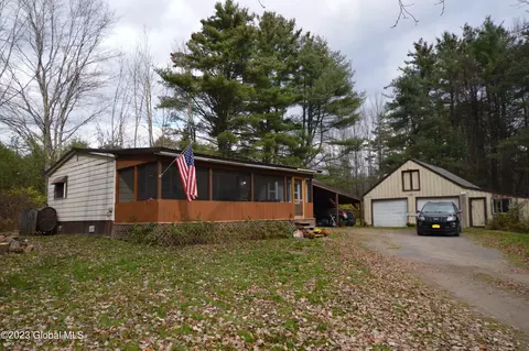 146 Gander Ln, Mayfield, NY 12117