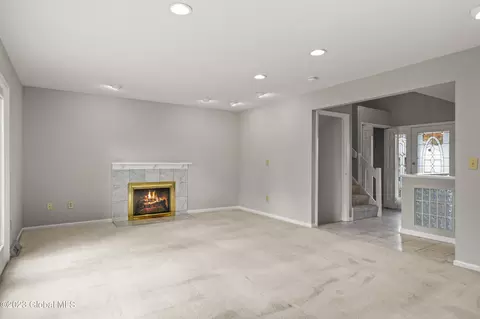 2 Riverdale Rd, Niskayuna, NY 12309 photo 5