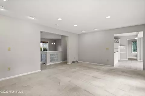 2 Riverdale Rd, Niskayuna, NY 12309 photo 6