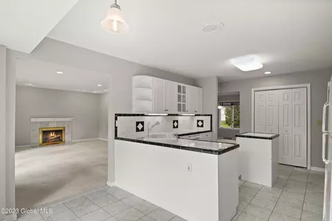 2 Riverdale Rd, Niskayuna, NY 12309 photo 8