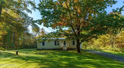 194 Greenman Hill Rd, Averill Park, NY 12018