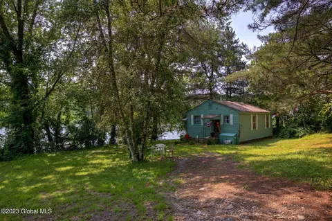 10 Kennedy Rd, Cambridge, NY 12816