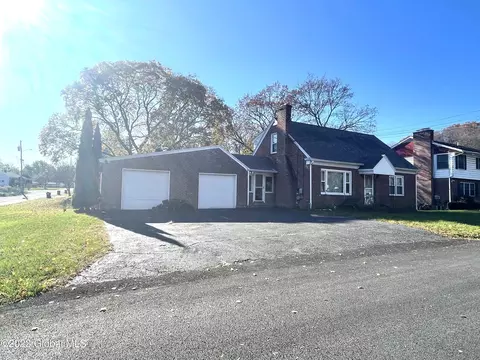 6 Madison Ave, Ravena, NY 12143