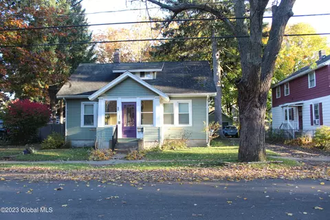 110 Seeley St, Glenville, NY 12302