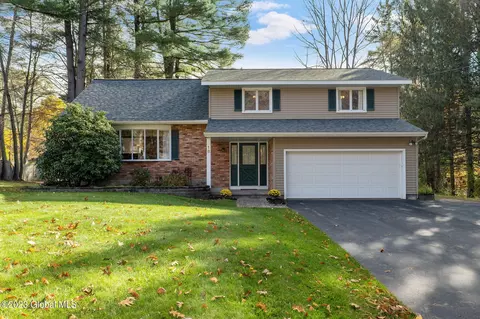18 Wheeler Dr, Clifton Park, NY 12065