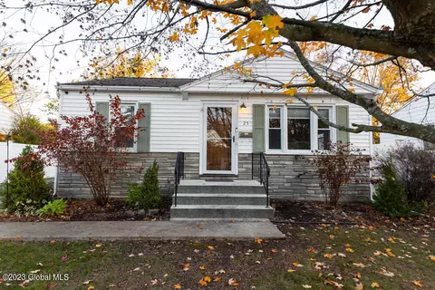 25 Elizabeth St, Rensselaer, NY 12144