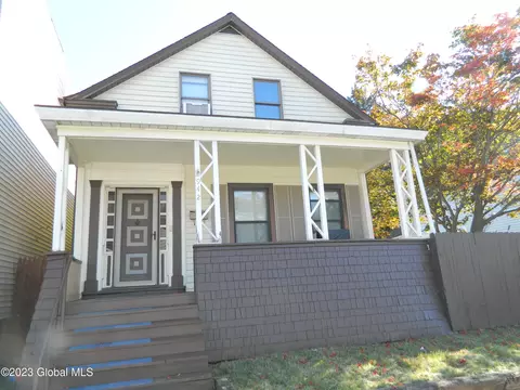 942 3rd St, Rensselaer, NY 12144