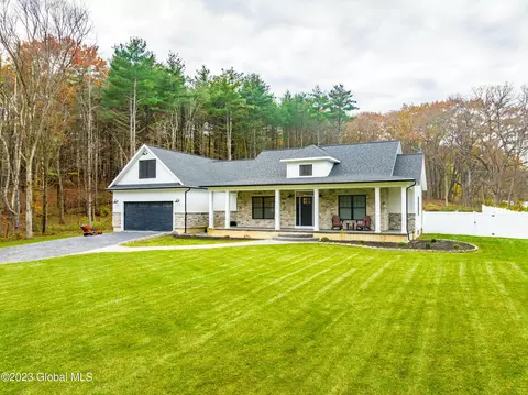 1 Skyler Ln, Voorheesville, NY 12186