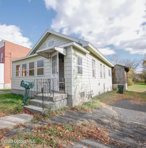 567 Saratoga St, Cohoes, NY 12047