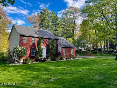 910 Vrooman Ave, Niskayuna, NY 12309