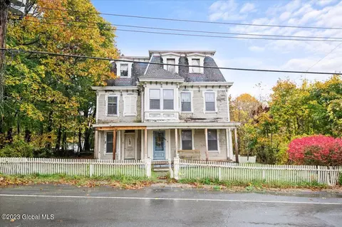 1622 Burden Lake Rd, Averill Park, NY 12018