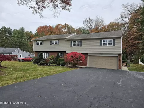 1073 Shave Rd, Schenectady, NY 12303