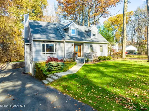 12 Davis Pl, Latham, NY 12110