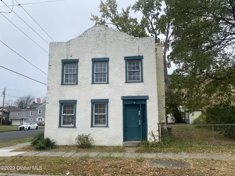 567 6th Ave, Troy, NY 12182