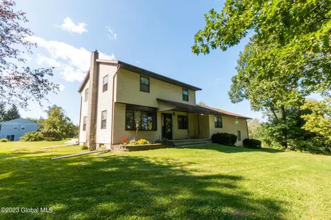 1178 Meadowdale Rd, Altamont, NY 12009