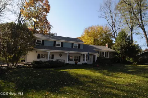 4 Haviland Dr, Glenville, NY 12302