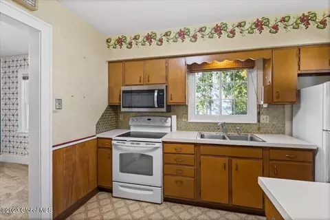 3 Surrey Rd, Schenectady, NY 12302 photo 8