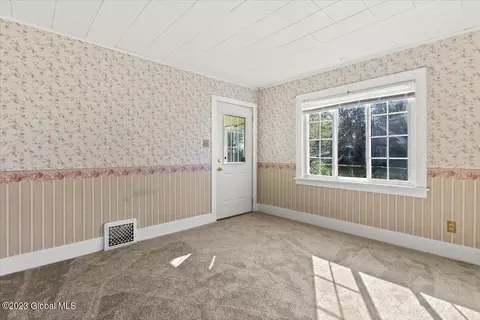 3 Surrey Rd, Schenectady, NY 12302 photo 4