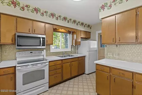3 Surrey Rd, Schenectady, NY 12302 photo 9