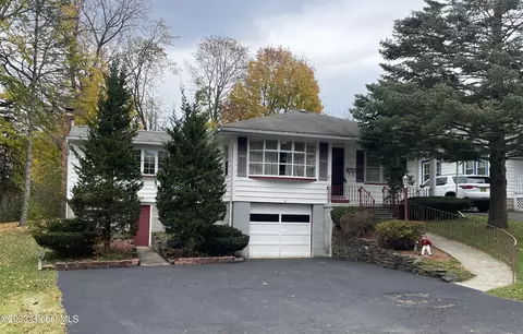 16 Marlborough Ct, Albany, NY 12209