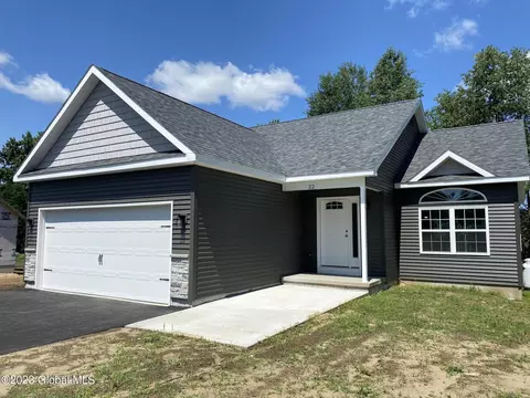 84 Peck Ave, Glens Falls, NY 12801