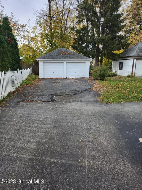 1025 Baker Ave, Schenectady, NY 12309 photo 7