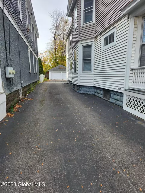 1025 Baker Ave, Schenectady, NY 12309 photo 4