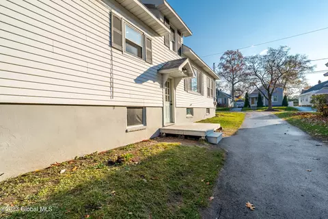 1239 Garner Ave, Schenectady, NY 12309 photo 4