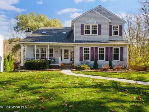34 Ponderosa Dr, Clifton Park, NY 12065