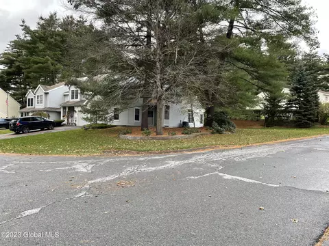 1 Tiffany Ln, Queensbury, NY 12804