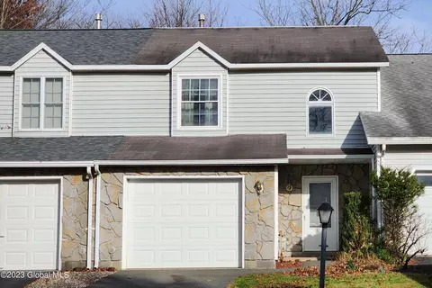 4 Woodside Dr, Albany, NY 12208