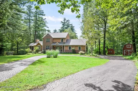 314 Burgoyne Rd, Saratoga Springs, NY 12866
