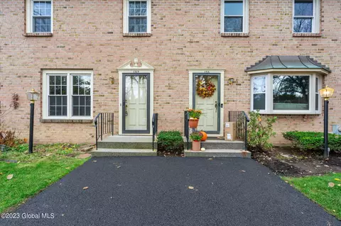 169 Williamsburg Ct, Albany, NY 12203