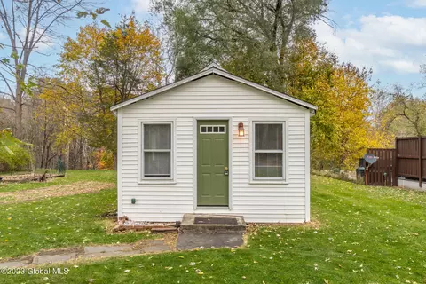 274 Scheller Park Rd, West Coxsackie, NY 12192