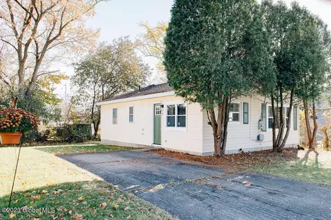 19 Grenada Ter, Watervliet, NY 12189